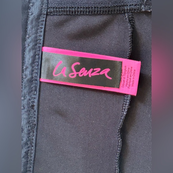 NWOT! Black Velvet Bustier - Picture 14 of 15